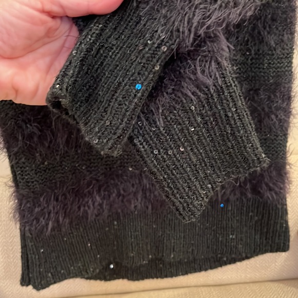 Womens long sleeved black sweater. - Picture 6 of 7